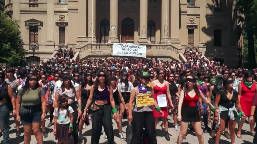 'El violador eres tú', mensaje feminista de Chile que se extiende por el mundo