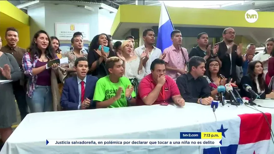 Universitarios rechazan reformas constitucionales y represión