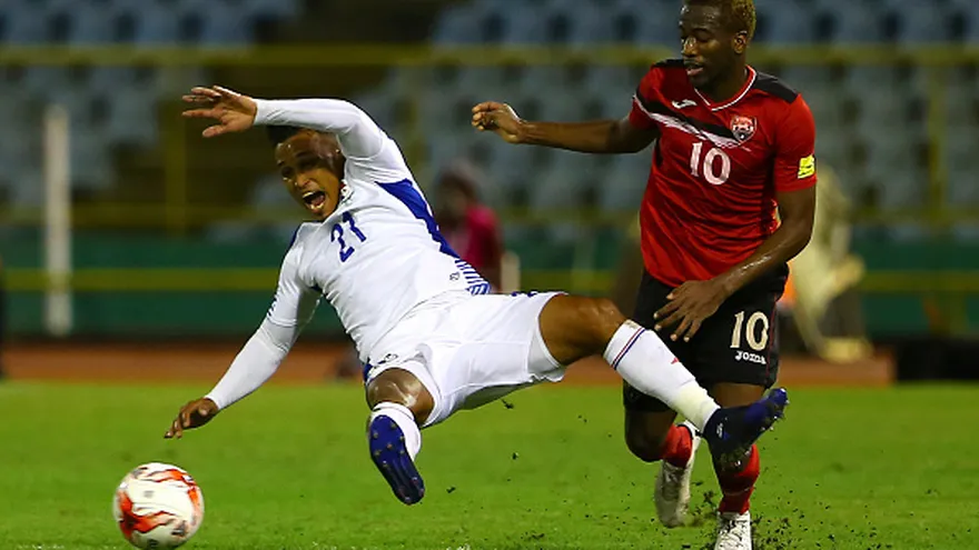 Amílcar Henríquez (i), jugador de Panamá.