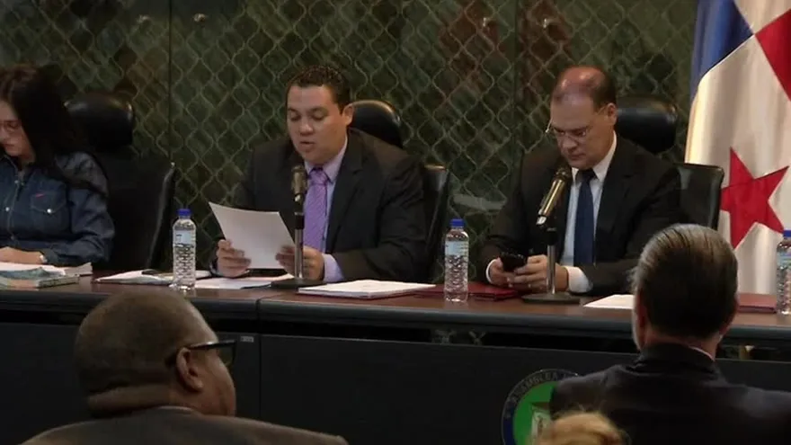 Suspenden primer debate de reformas electorales