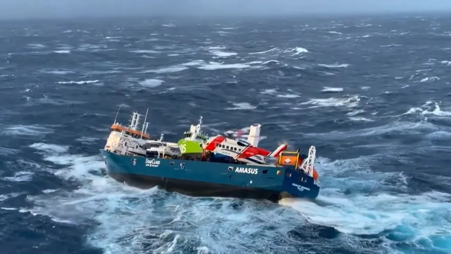 Un carguero neerlandés, sin tripulación a la deriva frente a costa noruega