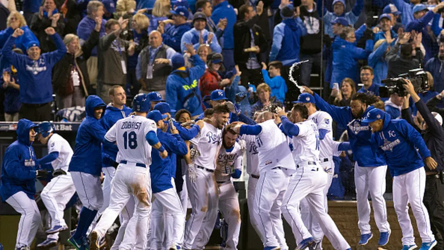 Kansas City pegó primero en la Serie Mundial, llegaron a 14 episodios