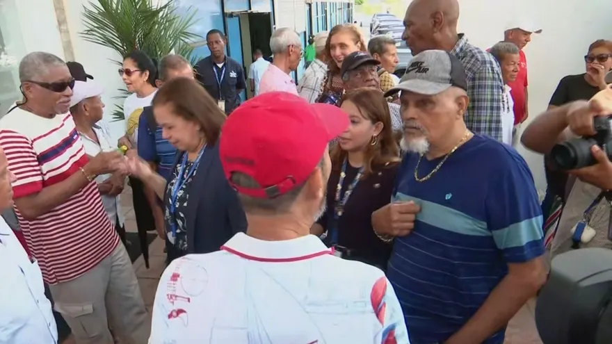 Los jubilados y pensionados del país, se concentraron en la sede del MEF.