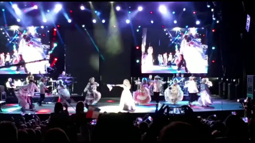 Erika Ender interpreta la canción 'El lugar que me vio nacer'