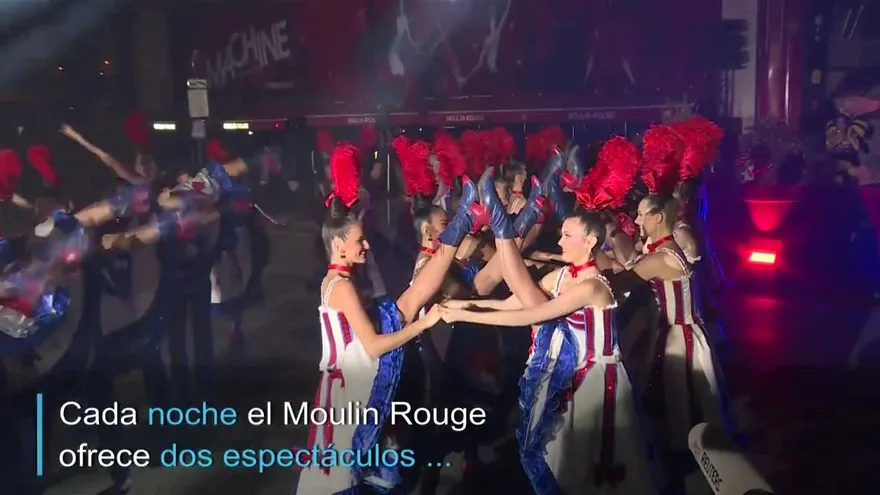 El can-can salió a la calle por 130 años del Moulin Rouge