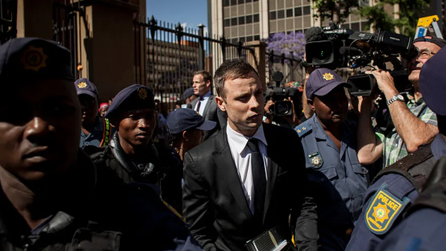 Pistorius pasa noche en celda individual