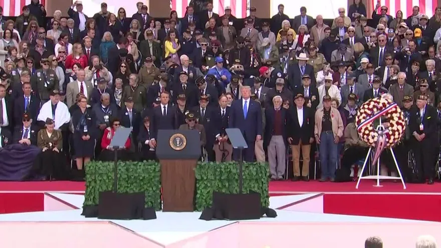 Macron y Trump rinden homenaje a los veteranos del desembarco de Normandía