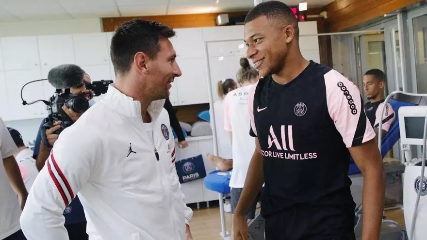 Mbappé compartió varias imágenes con Messi en sus redes sociales.