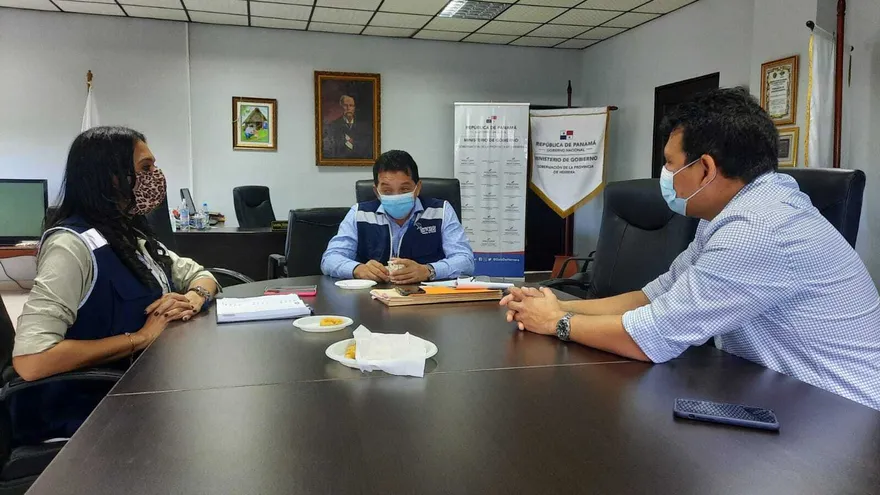 Durante la gira se realizó una reunión con el Gobernador de la provincia de Herrera, Víctor Roca.