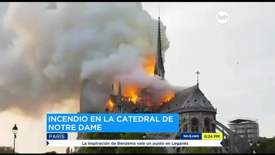 'Terrible incendio' consume  gran parte catedral Notre Dame de París