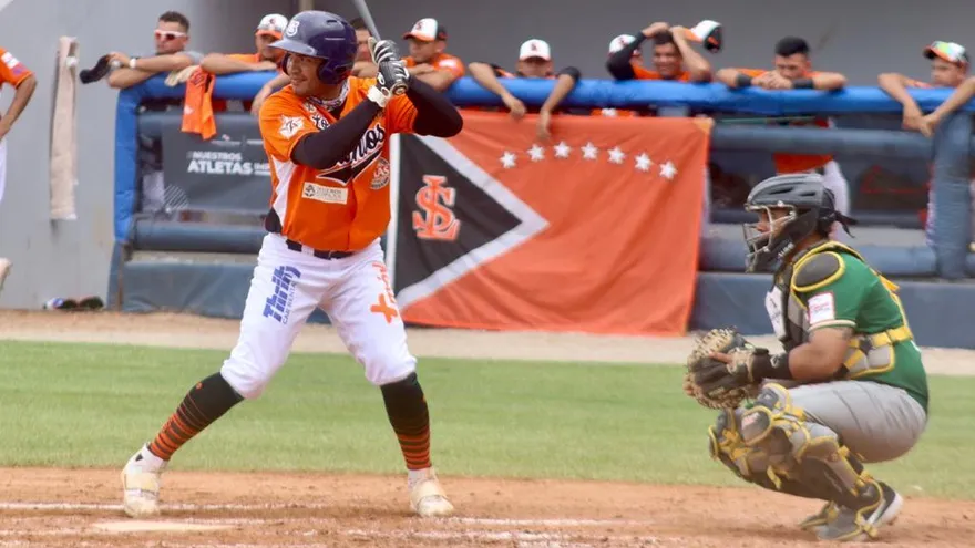 Los Santos blanqueó a los vaqueros del oeste 2-0 en el Campeonato Nacional de Béisbol Mayor