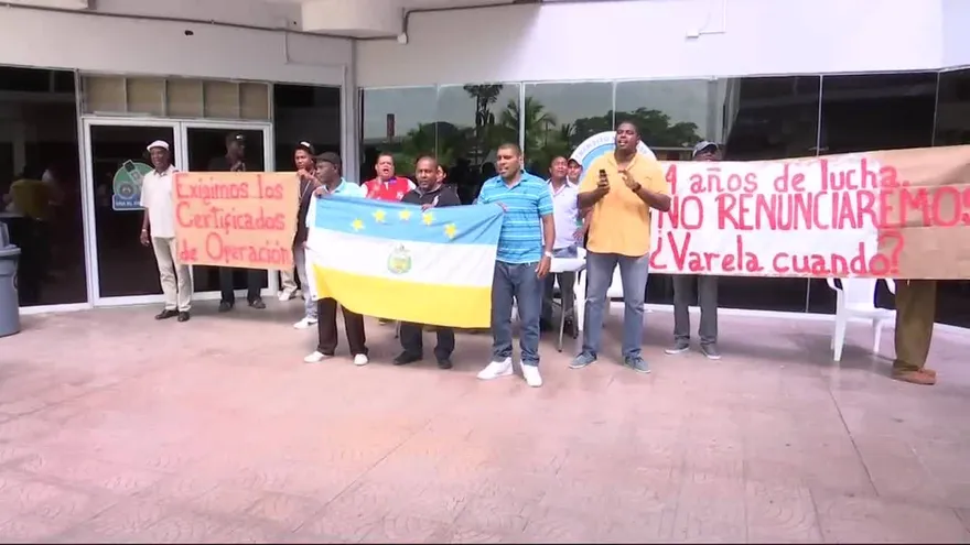Transportistas de Colón piden permisos para manejar taxis