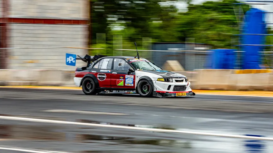 David Carballeda a bordo de su Mitsubishi Evo VI