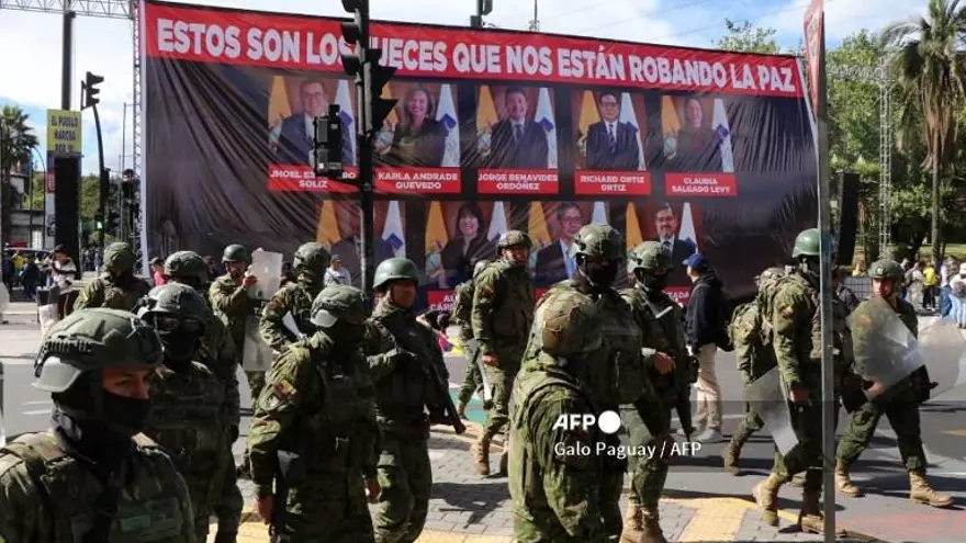 Protestas frente a la Corte Constitucional de Ecuador