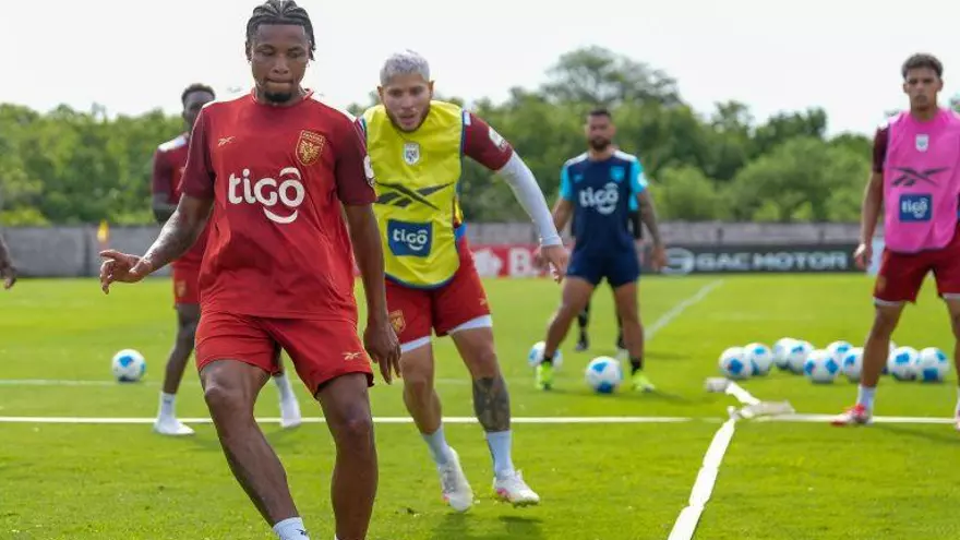 Janpol Morales entrenado con la selección de Panamá