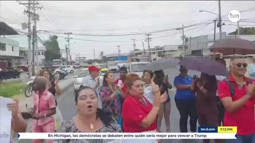 Docentes y padres de familia del Colegio Homero Ayala están en huelga