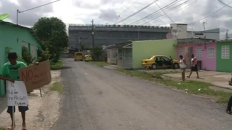 Residentes de Santa Eduviges, Tocumen protestan contra medidores prepago