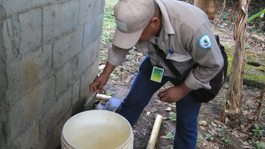 Personal del Minsa en operativo contra el dengue