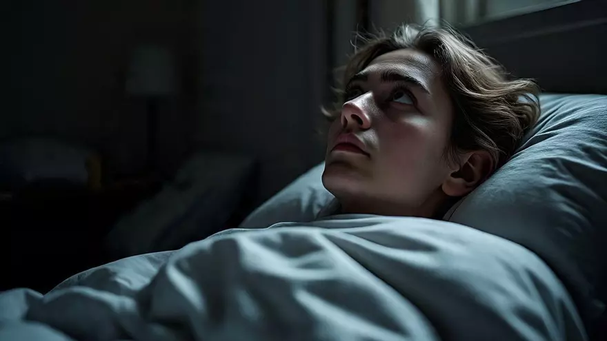 El insomnio incrementa la vulnerabilidad psicológica y dificulta la resiliencia emocional.