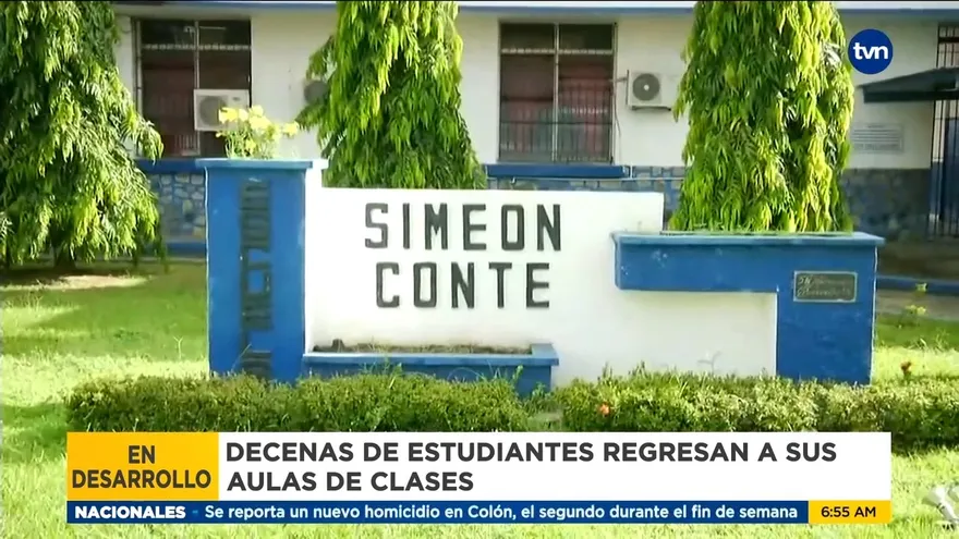 Decenas de estudiantes retornan a clases en el colegio Simeón Conte en Coclé