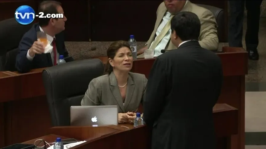 Juramentan a los diputados Rosas, Athanasiadis y Santana