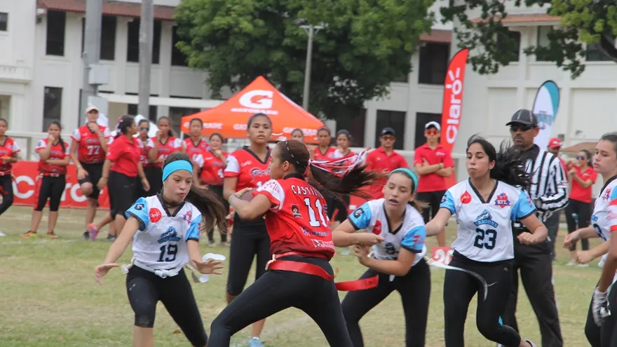 Las Spartans y las Dragons se desempeñaron bien en la cancha