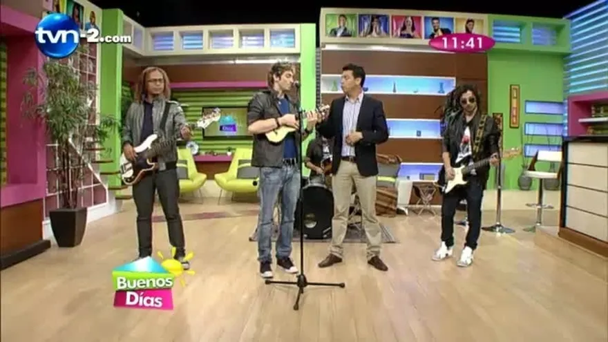 Iván Barrios – “Aviones de papel”