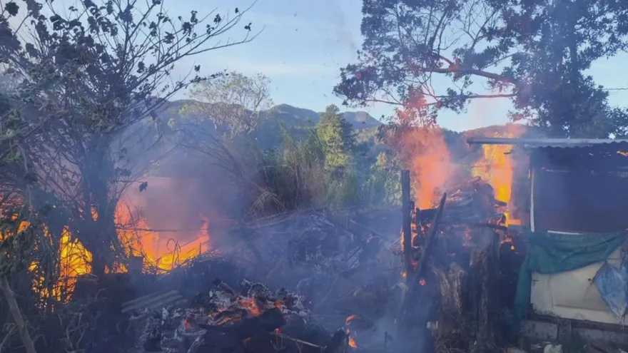 Fuego en bodega próxima al Volcán Barú pone en alerta a autoridades ambientales y a los bomberos