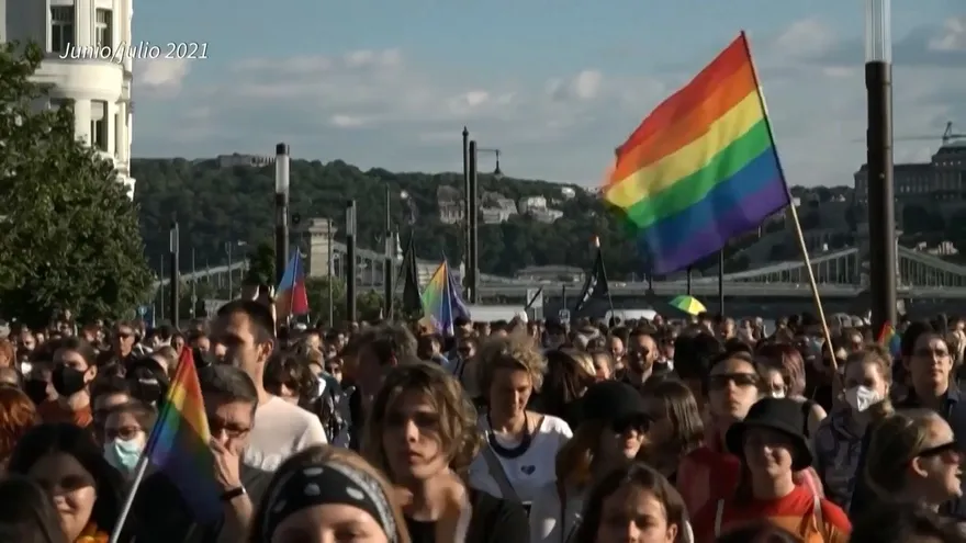 Hungría convoca referéndum sobre polémica ley que afecta a comunidad LGTB