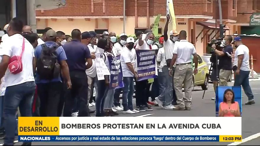 Bomberos realizan protesta, demandan ascensos y equiparación para sus miembros