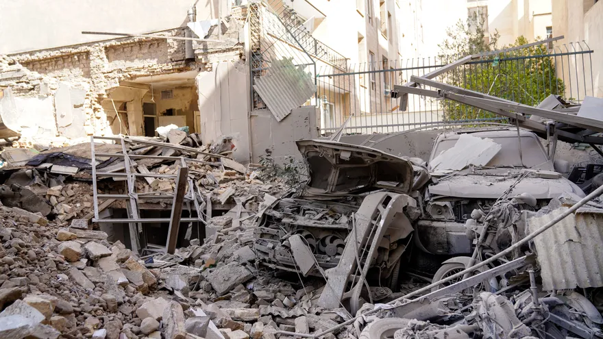Daños en un barrio de Teherán, capital de Irán