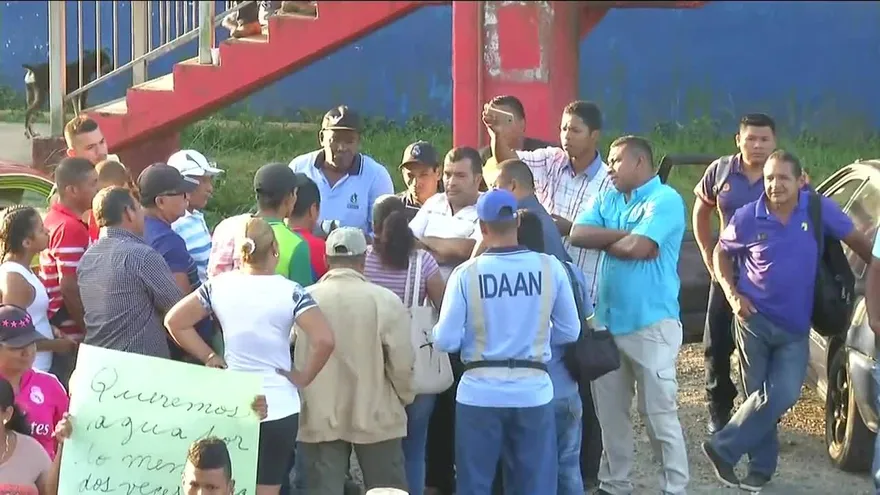 Protesta por falta de agua en Colón