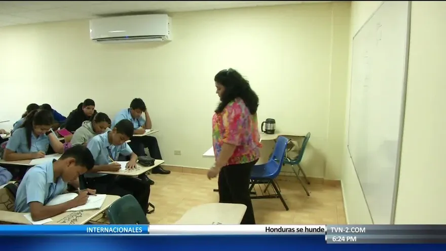 Celebran el Día del Maestro