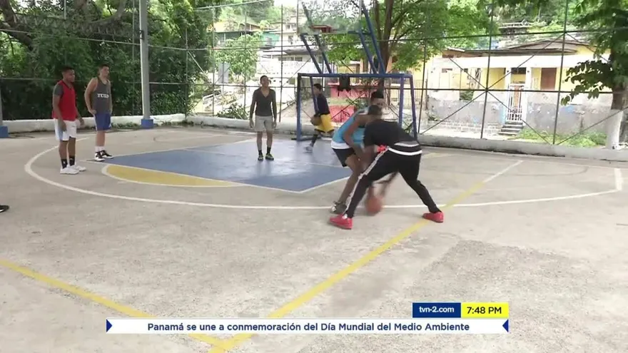 El baloncesto cambia la vida de jóvenes en San Miguelito