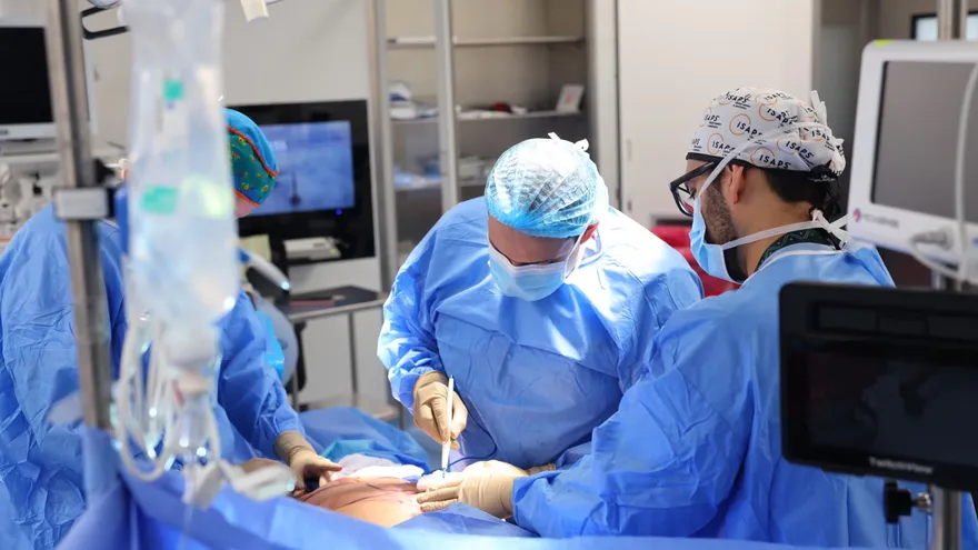 CSS realiza innovadora cirugía de reconstrucción mamaria inmediata