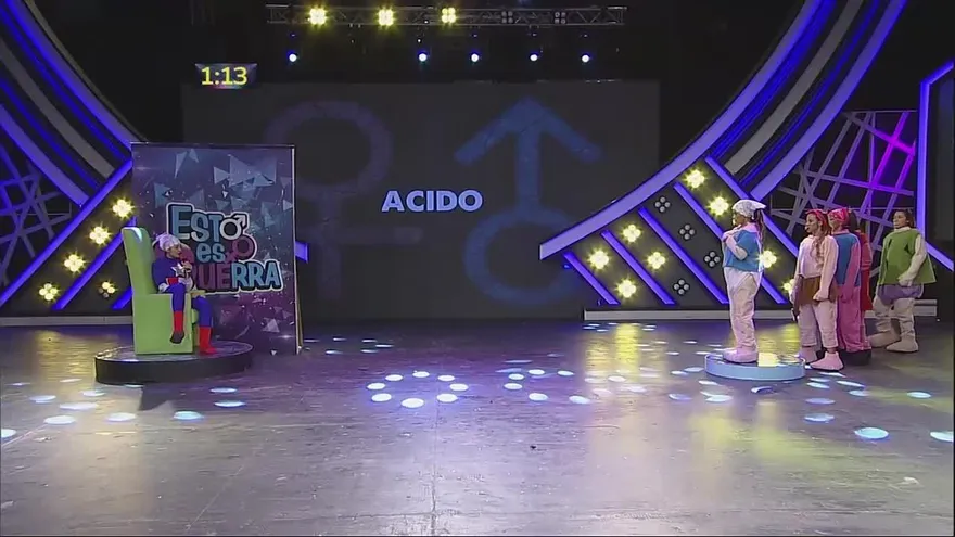 Divertida guerra con las curvas y machos en la pelucharada