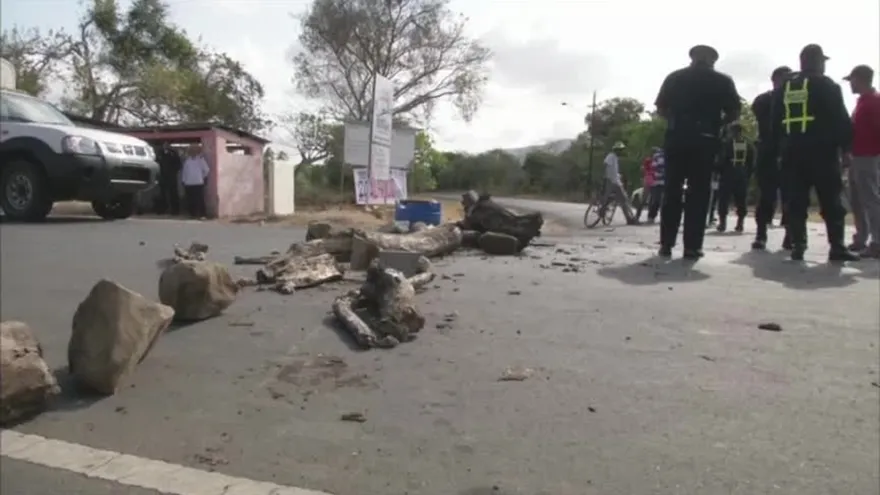 Protesta en Coclé termina en insultos y cierre de vía