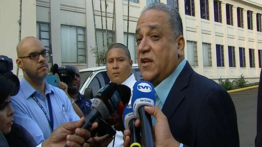 Camacho defiende a Martinelli