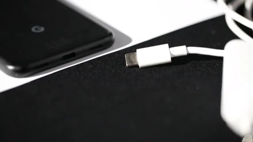 La Unión Europea acordó adoptar un cargador único para dispositivos portátiles.