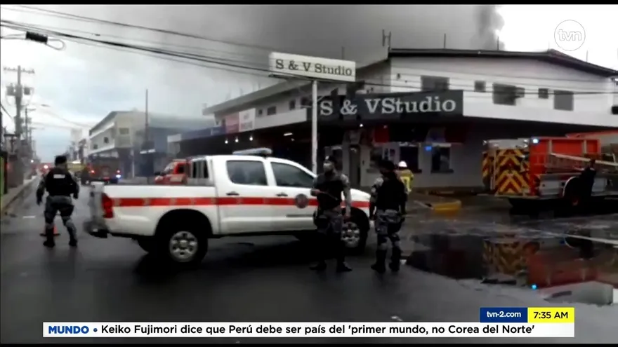Bomberos atienden incendio de un comercio en David