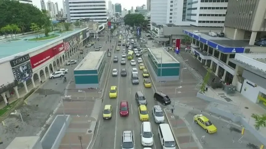 Taxistas en pie de guerra por Uber