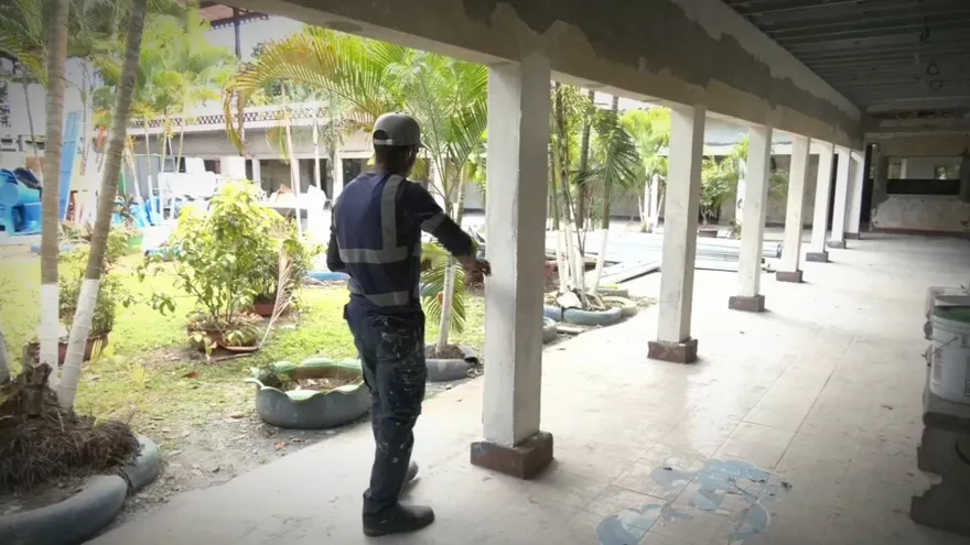 Reparaciones de escuelas.