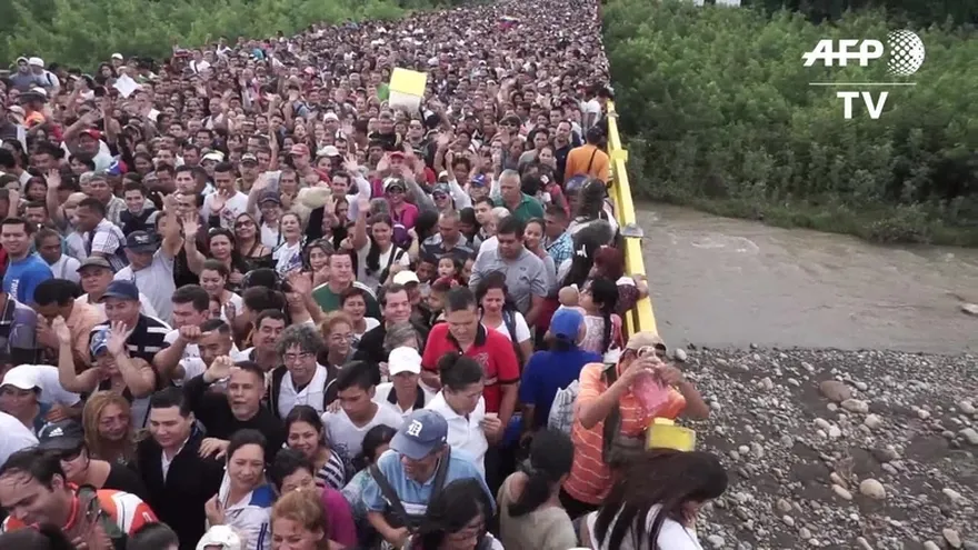 Venezolanos buscan abastecerse en Colombia