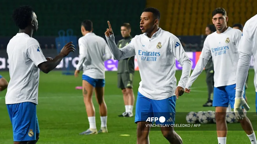 Vinicius con Kylian Mbappé entrenamiento del Real Madrid