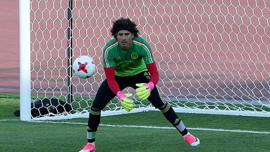 Ochoa protegerá el marco de México ante Portugal.