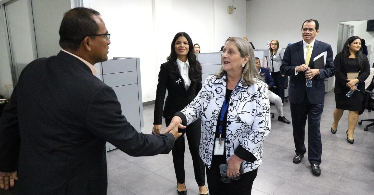 Ángela Russo inicia su mandato en la Defensoría del Pueblo; promete que será de 'puertas abiertas'