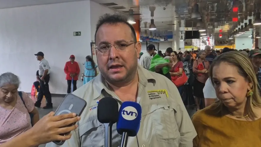 El director del Instituto de Mercadeo Agropecuario (IMA), Nilo Murillo, anunció que se abrirá una investigación tras las quejas de usuarios de la tienda del IMA ubicada en la Cadena de Frío de David, provincia de Chiriquí.
