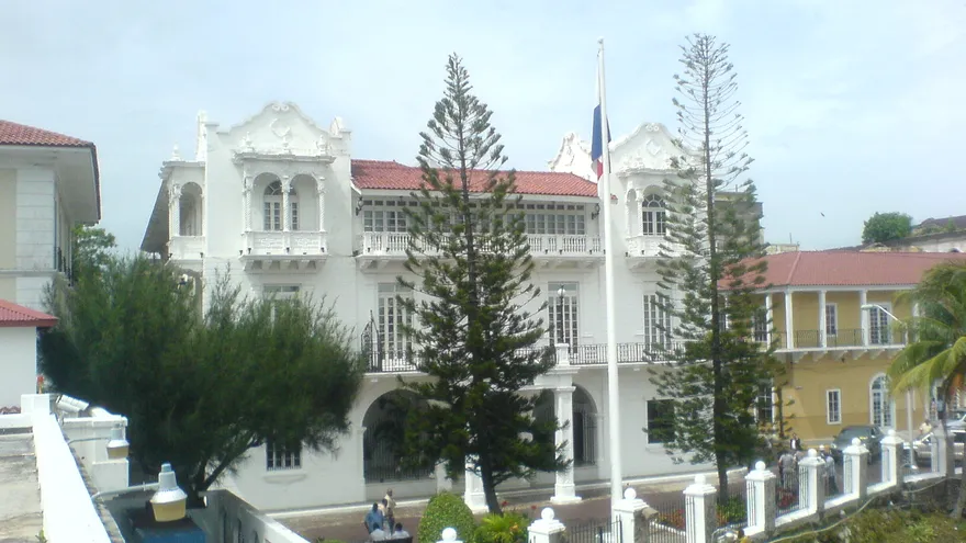 Palacio presidencial mejor conocido como "El palacio de las Garzas".