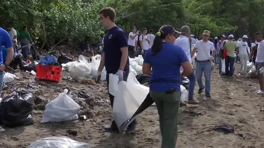 Realizan jornada de limpieza de playas en Panamá