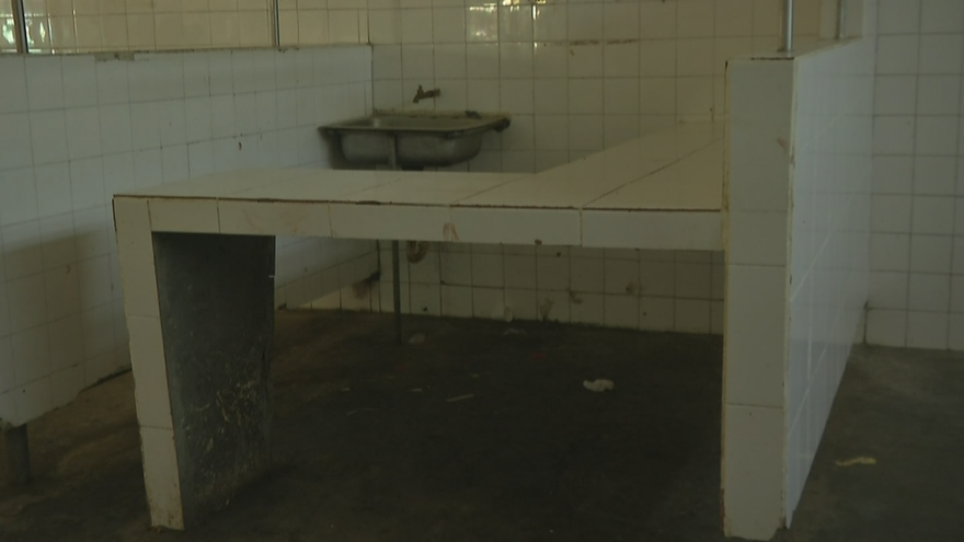 Suspenden temporalmente el mercado público de Las Tablas por deficiencias sanitarias.